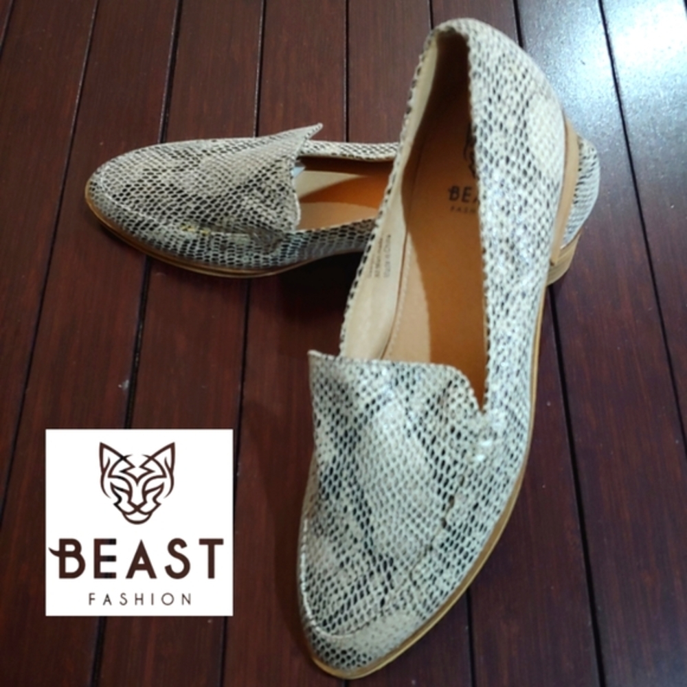 Beast Fashion Jordan Loafers, Size 6, Snakeskin/Brown